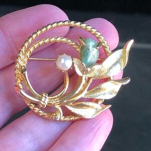 Sarah Coventry Gold and Green Brooch